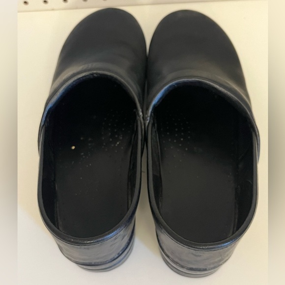 Dansko Professional in Black - Picture 6 of 16